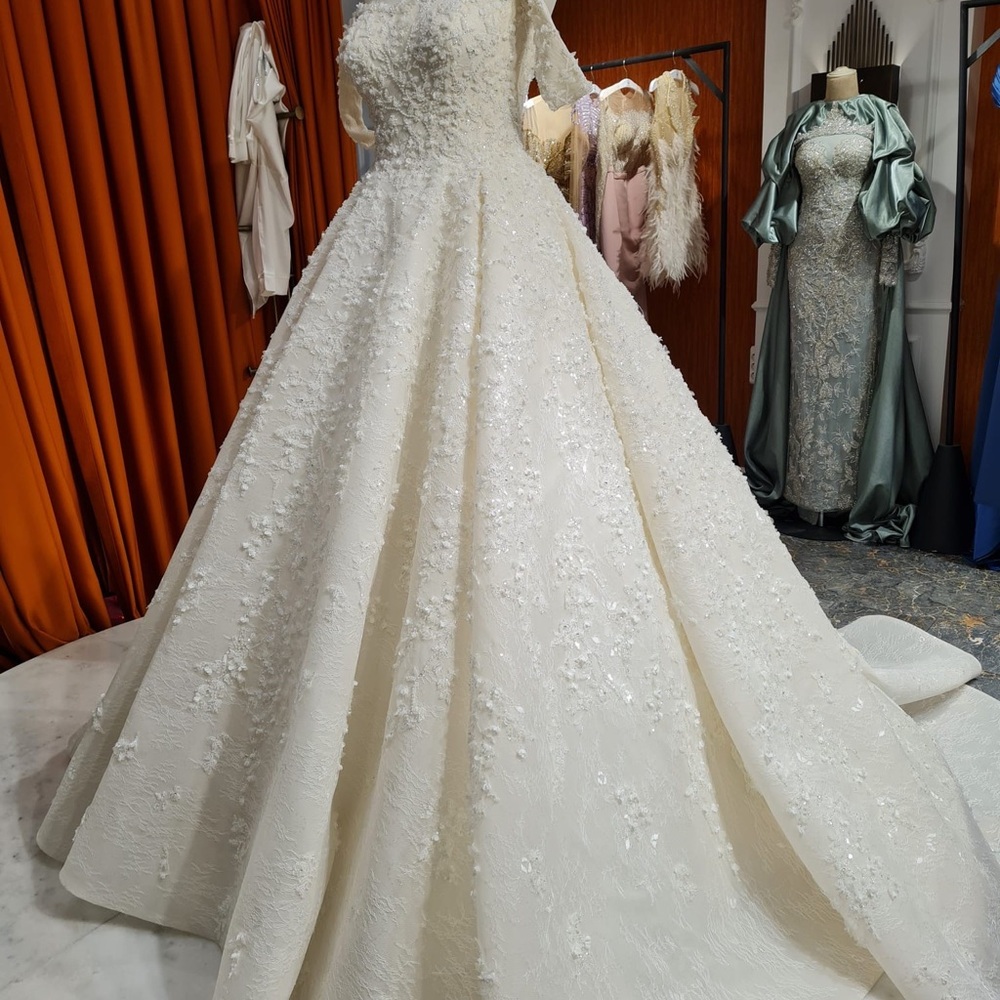 Elegant Cream Wedding Dress